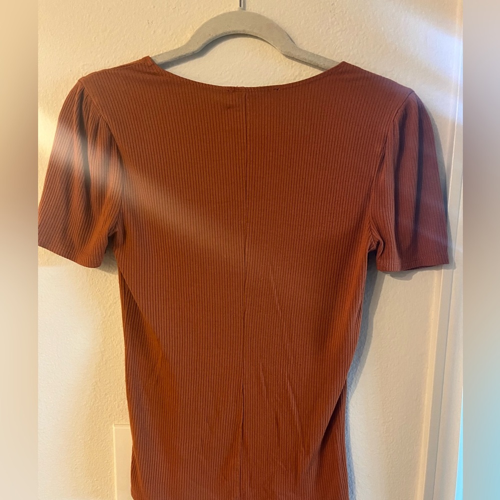 Rust V-Neck Ribbed Top - Picture 2 of 2